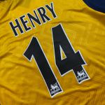 Camisa Retrô Arsenal Away II 96/97 - Henry #14 - Amarela/Azul - Torcedor Masculina