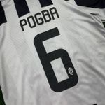 Camisa Retrô Juventus Home I 14/15 - Listrada Preta/Branca - Pogba #6 - Torcedor Masculina 