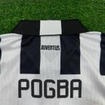 Camisa Retrô Juventus Home I 14/15 - Listrada Preta/Branca - Pogba #6 - Torcedor Masculina 