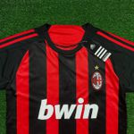 Camisa Retrô AC Milan Home I 08/09 - Ronaldinho 80 - Vermelha/Preta - Torcedor Masculina
