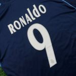 Camisa Retrô Real Madrid Away II 05/06 - Ronaldo #9 - Azul Marinho - Torcedor Masculina