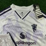 Conjunto Infantil Manchester United Away II 25/26 - Branca 