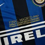 Camisa Retrô Inter de Milão Home I 09/10 - Diego Milito #22 - Azul/Preta - Masculina