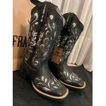 BOTA TEXANA FEMININA BORDADA A LASER FB88 COURO PRETO COM BRILHOS PRATA 