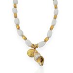 COLAR FOLHEADO A OURO 18K PEROLAS BRANCAS E CONCHAS