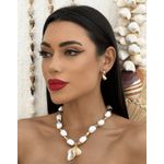 COLAR FOLHEADO A OURO 18K PEROLAS BRANCAS E CONCHAS