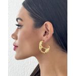 BRINCO FOLHEADO A OURO 18K ARGOLA ORGANICA VAZADA