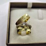 Par de Alianças Trabalhada Quadrada 6 mm em Ouro 18K