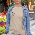 Camiseta Feminina Lua Crescente Borboleta 100% Algodão - Cáqui