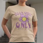 Camiseta Básica Feminina Good Vibes Only Flor 100% Algodão Premium - Caqui