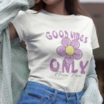 Camiseta Básica Feminina Good Vibes Only Flor 100% Algodão Premium - Branco