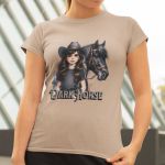 Camiseta Básica Feminina Cavalo Dark Horse Girl 100% Algodão Premium - Caqui