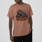 Camiseta Básica Masculina Halloween Monster Truck 100% Algodão Premium - Caqui