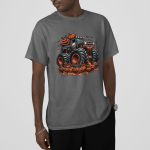 Camiseta Básica Masculina Halloween Monster Truck 100% Algodão Premium - Chumbo
