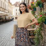 Camiseta Cropped Feminina Algodão Premium Conforto e Estilo Moderno - Caqui