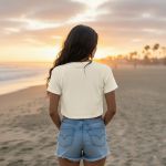 Camiseta Cropped Feminina Algodão Premium Conforto e Estilo Moderno - Off White