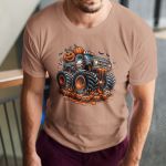 Camiseta Básica Masculina Halloween Monster Truck 100% Algodão Premium - Caqui
