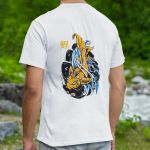 Camiseta Básica Masculina Carpa Escrito Japonês Frente e Costas 100% Algodão Premium - Branco