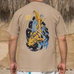 Camiseta Básica Masculina Carpa Escrito Japonês Frente e Costas 100% Algodão Premium - Caqui