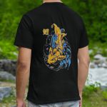 Camiseta Básica Masculina Carpa Escrito Japonês Frente e Costas 100% Algodão Premium - Preto