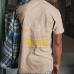 Camiseta Básica Masculina Basquete Hoop Dreams Costas 100% Algodão Premium - Caqui