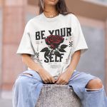 Camiseta Básica Unissex Flor Rosa Be Yourself 100% Algodão Premium - Branco