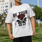 Camiseta Básica Unissex Flor Rosa Be Yourself 100% Algodão Premium - Branco