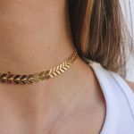 Colar Choker Folha de Nero com Design em Escamas Folheado em Ouro 18k