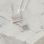 Colar Relicário Carta Personalizado Folheado em Prata 925
