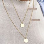 Kit 1 - 2 Colares medalha M Personalizadas Folheado em Ouro 18k