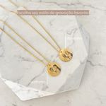 Kit 1 - 2 Colares medalha M Personalizadas Folheado em Ouro 18k
