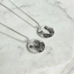 Kit 2 - 2 Colares medalha M Personalizadas Folheado em Prata 925