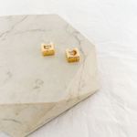 Brinco Argolinha Trava quadrada lisa Folheado em Ouro 18k