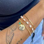 Pulseira Medalha M Personalizada Folheado em Ouro 18k