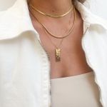 Colar Plaquinha Personalizada M Folheado em Ouro 18k