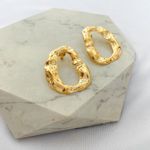 Brinco Oval Vazado Orgânico Folheado em Ouro 18k