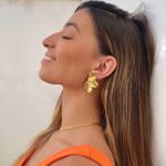 Brinco Meia Pétala Folheado em Ouro 18k