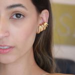 Brinco Ear Hook ZigZag Livia Folheado em Ouro 18k