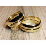 Par de Alianças Casamento Modelo Trabalhado Ouro 18k/750 8.10mm Abaulada Polida Com Pedras - 10109 