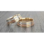 Par de Alianças Casamento Modelo Trabalhado Tricolor Ouro 18k/750 7.30mm Reta Polida Anatômica Com Pedras - 10146