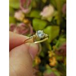 Anel de Noivado Em Ouro 18k/750 1.60mm x 2.00mm De Largura Polido/Fosco Abaulado Com 1 Pedra De 5.00mm E 6 Pedras De 1.00mm - 20022