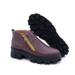 Botinha QeA Couro Cano Baixo Tratorada Cor Jabuticaba Roxo