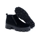 Bota Coturno Feminino Couro Cano Baixo Elegante Sola Tratorada Plataforma Cor Veludo Preto Preto