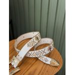 CINTO FIVELA PEDRARIA BRANCO COM APLICACAO DOURADA