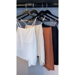BLUSA DE ALCA ASSIMETRICA OFF WHITE