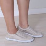 Sapatênis Feminino Casual Rasteiro em Couro de Ajuste Elástico e Zíper Lateral Muito Leve e Confortável