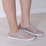 Sapatênis Feminino Casual Rasteiro em Couro de Ajuste Elástico e Zíper Lateral Muito Leve e Confortável