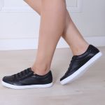 Sapatênis Feminino Casual Rasteiro em Couro de Ajuste Elástico e Zíper Lateral Muito Leve e Confortável