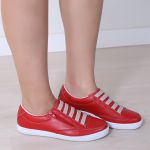 Sapatênis Feminino Casual Rasteiro em Couro de Ajuste Elástico e Zíper Lateral Muito Leve e Confortável