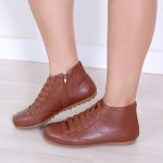 Bota Feminina Cano Curto Confortável em Couro Legítimo de Elástico e Zíper Lateral